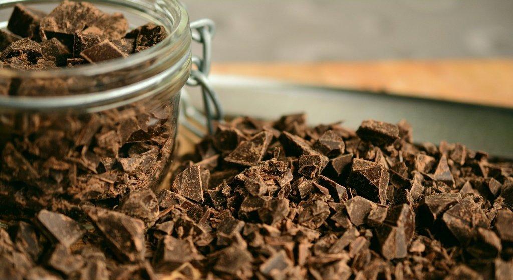 шоколад, горький шоколад, темный шоколад, как шоколад влияет на мозг, как шоколад влияет на настроение, как горький шоколад влияет на мозг, калорийность горького шоколада, горький шоколад польза и вред, черный шоколад, польза черного шоколада, чем полезен черный шоколад, сколько калорий в черном шоколаде, сколько черного шоколада можно в день, умственная деятельность, умственная работа, мозговая активность, повышение мозговой активности, умственная работа сжигает калории, средство для улучшения мозговой деятельности, польза шоколада, виды шоколада, шоколад вред, как выбрать черный шоколад