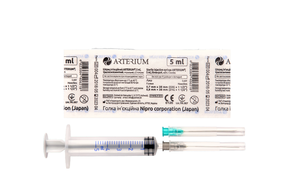 Arterium шприц инъекционный трехкомпонентный стерильный с 2 иглами, 5 мл, 0,7мм х 38мм (22G х 1 1/2), 0,8мм х 38мм (21Gx1 1/2)