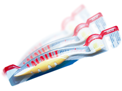 Зубная щетка Lacalut Duo Clean ( Лакалут Дуо Клин) с пластинкой для чистки языка